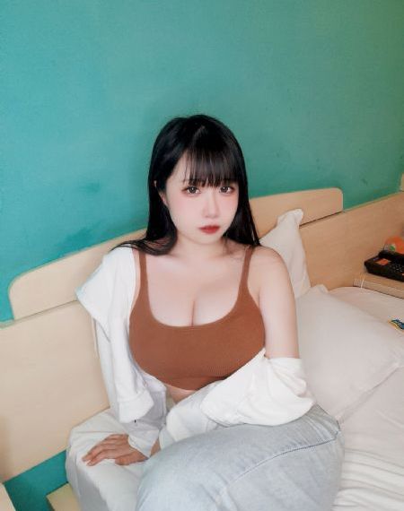 他的舌头探进蜜源毛毛虫说说视频