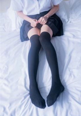 独自在夜晚的海边