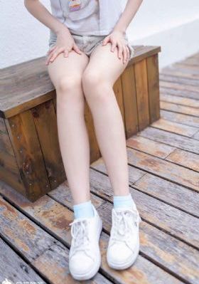 美女恶搞