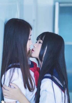 不扣钮的女孩