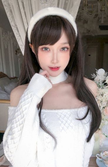 三更2饺子趴桌子