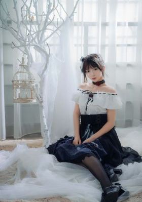 高中女生