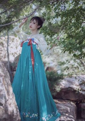 入住千万精装房后业主每天抓虫子